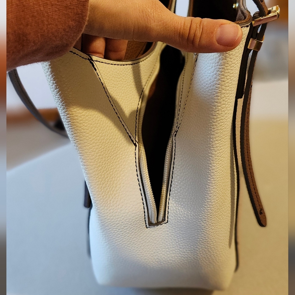 EUC Liz Claiborne Tote, Tan and Cream Purse, Liz Claiborne Purse, Two Toned Bag - Picture 16 of 16